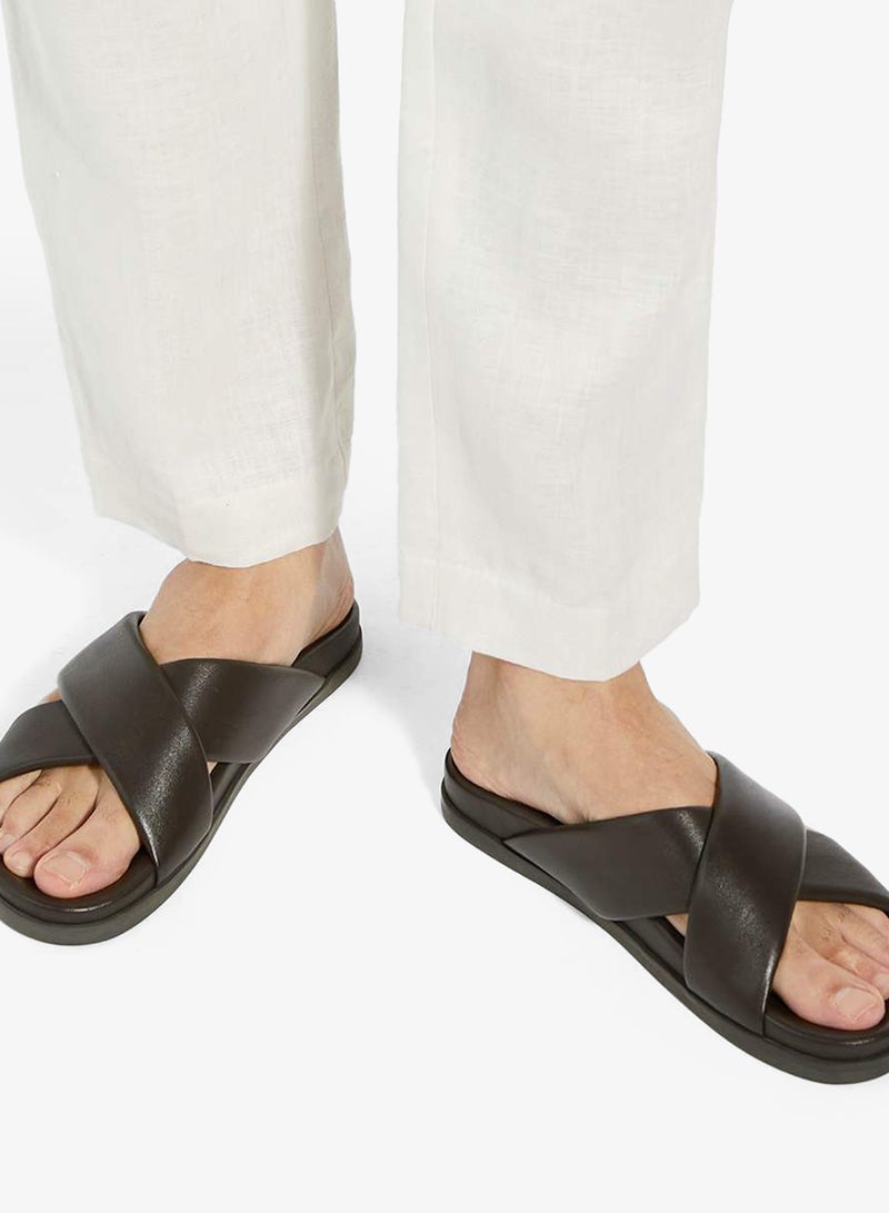 ديون لندن صنادل مريحة بحزام متقاطع مبطن من آيزاكس - Image 2